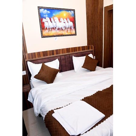 Tirupati Balaji Inn Bageshwar Dham Basāri エクステリア 写真
