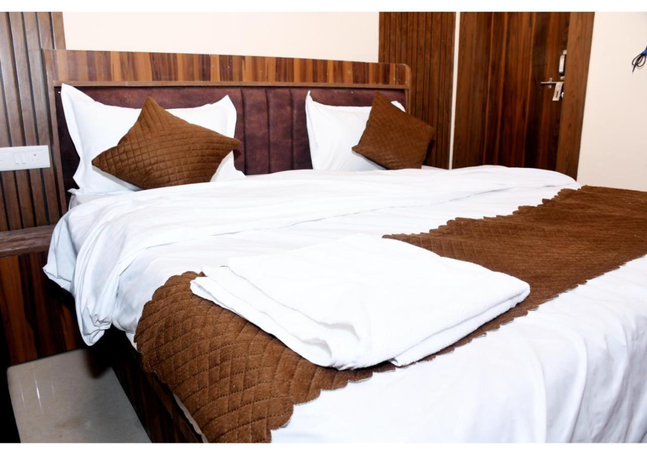 Tirupati Balaji Inn Bageshwar Dham Basāri エクステリア 写真