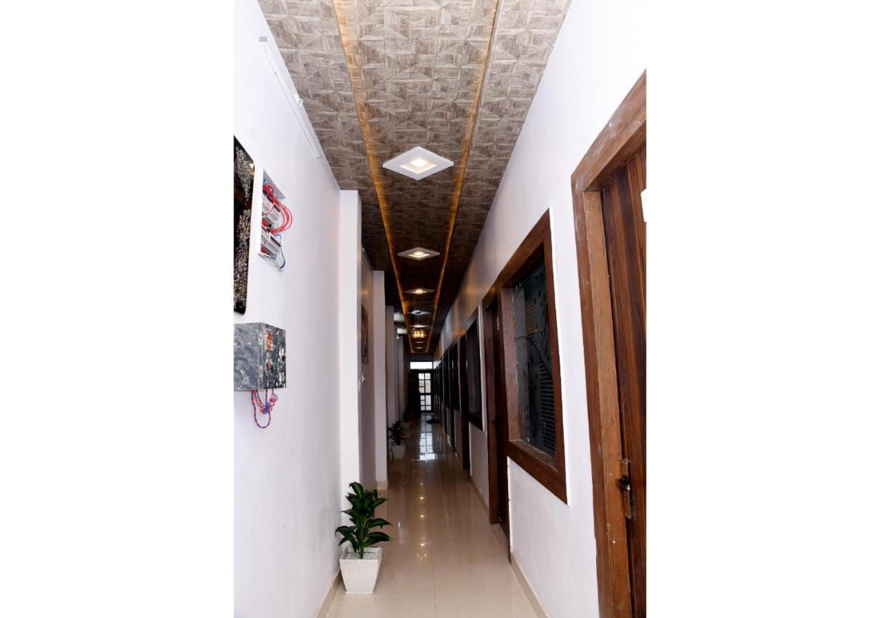 Tirupati Balaji Inn Bageshwar Dham Basāri エクステリア 写真