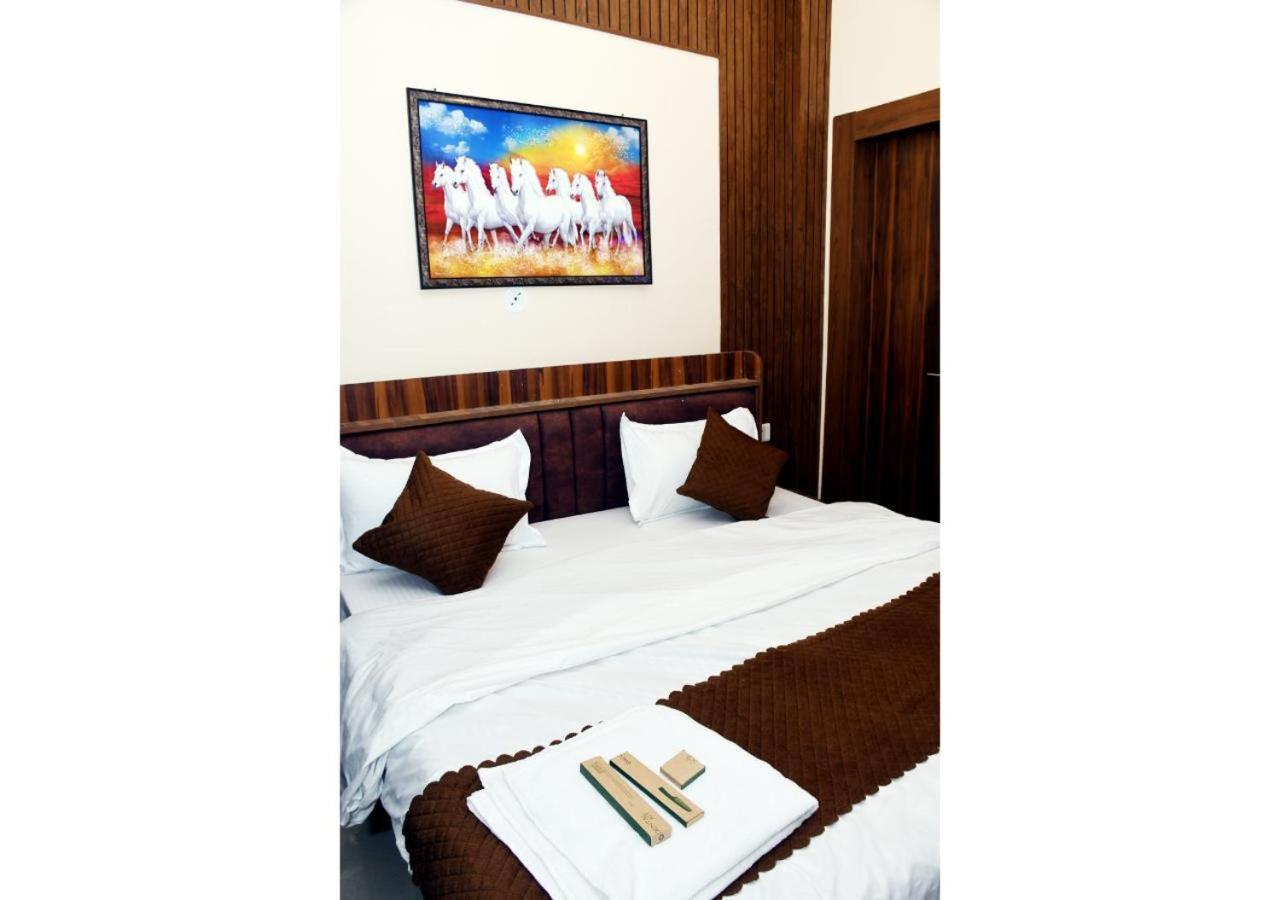 Tirupati Balaji Inn Bageshwar Dham Basāri エクステリア 写真