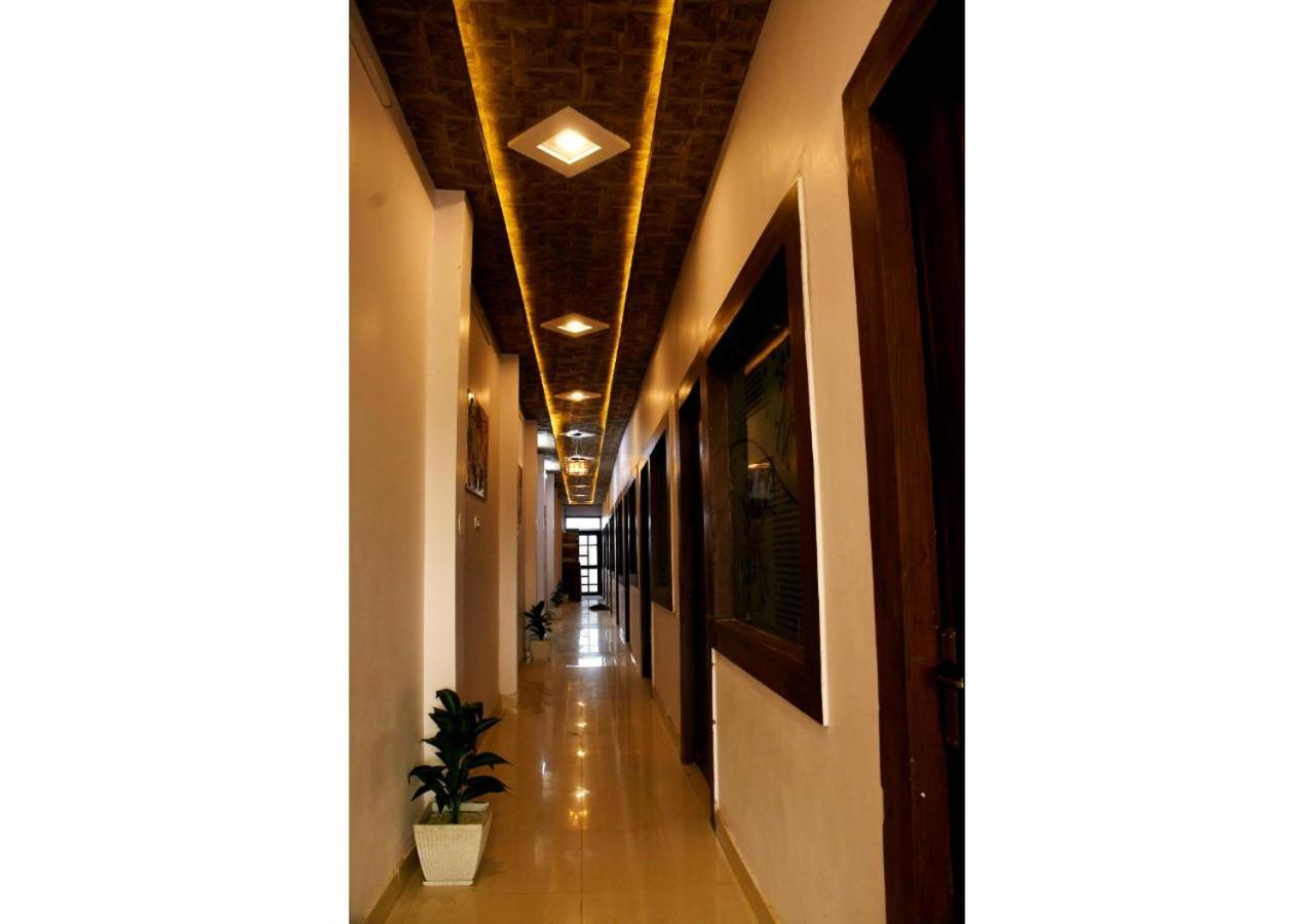 Tirupati Balaji Inn Bageshwar Dham Basāri エクステリア 写真