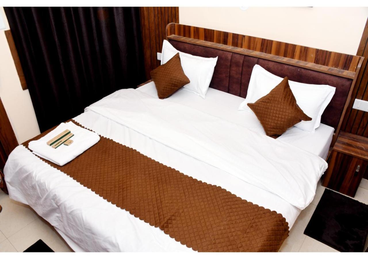 Tirupati Balaji Inn Bageshwar Dham Basāri エクステリア 写真
